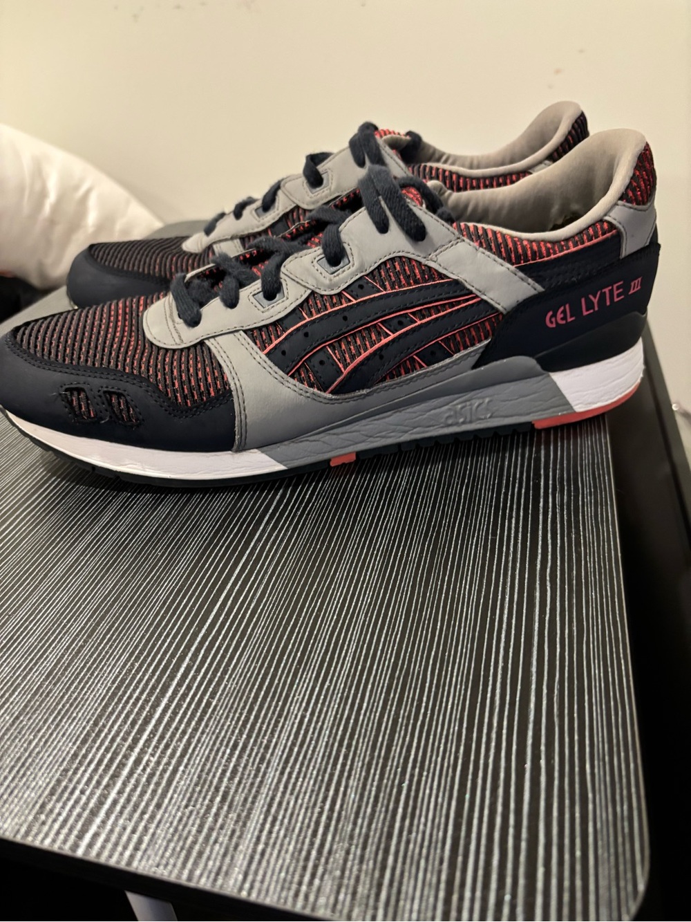 ASICS GEL-Lyte III Men’s Sneakers - Black, Gray & Red Accent